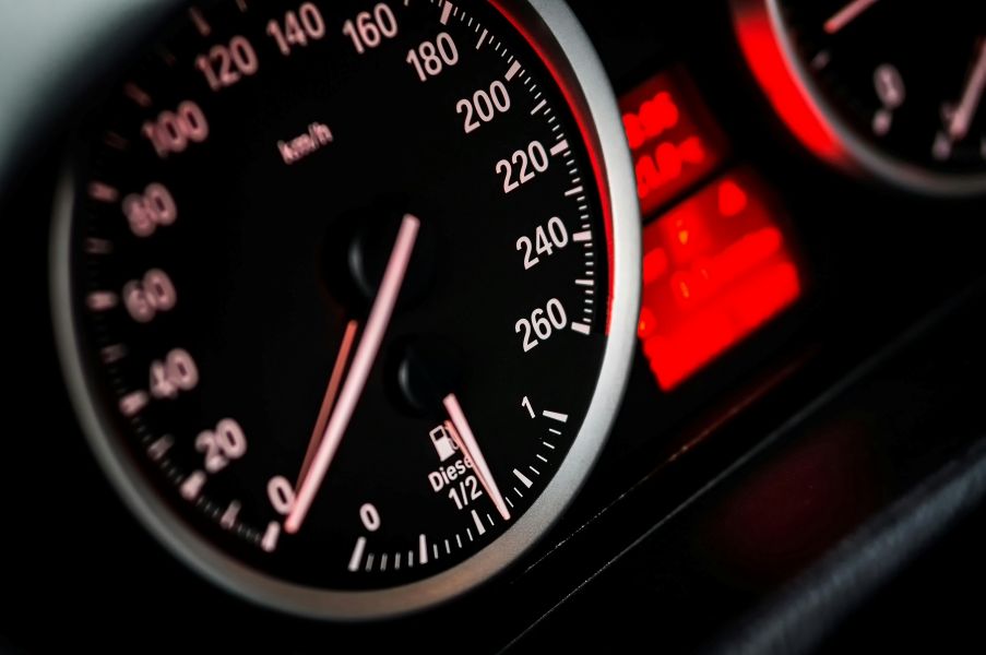How Many MPH is 100 KMH?